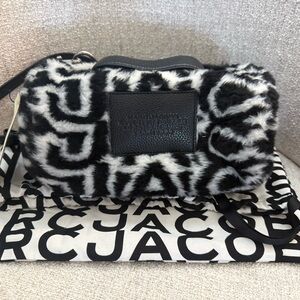 BNWT Marc Jacobs Black & White Faux Fur Logo Crossbody
